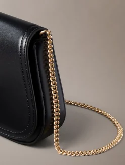 Calvin Klein Abgerundetes Portemonnaie mit Kettenriemen^Damen Geldbörsen & Etuis