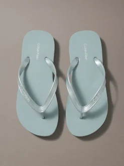Calvin Klein Arwa - Metallic-Flip-Flops mit Perlglanz^Damen Slippers