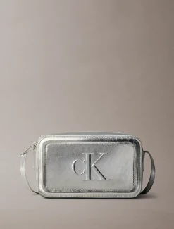 Calvin Klein Auffällige Camera Bag mit Metallic-Monogramm^Damen Umhängetaschen|Taschen