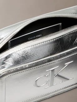 Calvin Klein Auffällige Camera Bag mit Metallic-Monogramm^Damen Umhängetaschen|Taschen