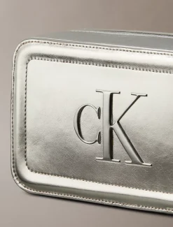 Calvin Klein Auffällige Camera Bag mit Metallic-Monogramm^Damen Umhängetaschen|Taschen