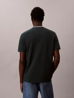 Calvin Klein Baumwoll-Piqué T-Shirt mit verziertem Kragen^Herren T-shirts