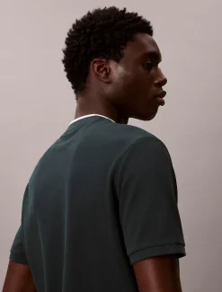 Calvin Klein Baumwoll-Piqué T-Shirt mit verziertem Kragen^Herren T-shirts