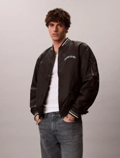 Calvin Klein Bomberjacke mit Varsity-Logo^Herren JackenFrisch Eingetroffen