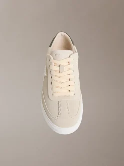 Calvin Klein Brooke - Sneakers aus Wildleder mit charakteristischem Logo^Damen SneakerFrisch Eingetroffen