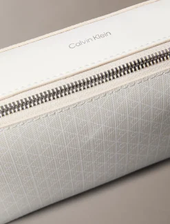 Calvin Klein Camera Bag mit durchgehendem Monogramm-Logo^Damen Umhängetaschen|SchultertaschenFrisch Eingetroffen