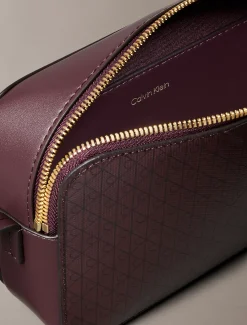 Calvin Klein Camera Bag mit durchgehendem Monogramm-Logo^Damen Umhängetaschen|SchultertaschenFrisch Eingetroffen