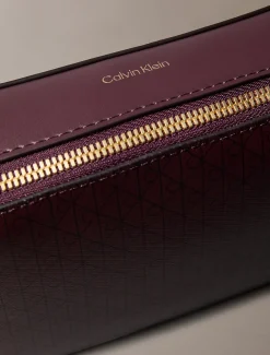 Calvin Klein Camera Bag mit durchgehendem Monogramm-Logo^Damen Umhängetaschen|SchultertaschenFrisch Eingetroffen
