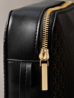 Calvin Klein Camera Bag mit durchgehendem Monogramm-Logo^Damen Umhängetaschen|SchultertaschenFrisch Eingetroffen