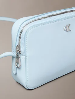Calvin Klein Camera Bag mit Monogramm-Logo-Metallelement^Damen Umhängetaschen|SchultertaschenFrisch Eingetroffen