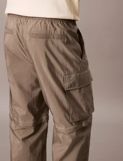 Calvin Klein Cargohose aus Nylon mit abnehmbaren Reißverschluss-Beinen^Herren Hosen & Shorts
