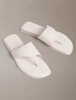 Calvin Klein Carla – Sandalen aus Leder mit eckiger Zehenpartie^Damen SandalenFrisch Eingetroffen