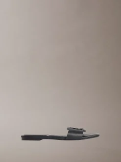 Calvin Klein CK Provence - Flache Leder-Sandalen mit quadratischer Spitze^Damen SandalenFrisch Eingetroffen