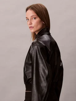 Calvin Klein Cropped Bomberjacke aus Kunstleder^Damen JackenFrisch Eingetroffen