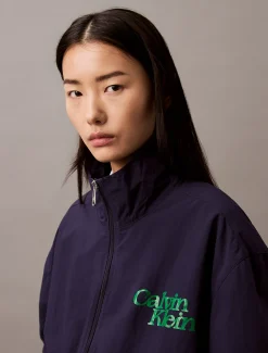 Calvin Klein Cropped Nylon-Jacke mit Design in Blockfarben^Damen JackenFrisch Eingetroffen