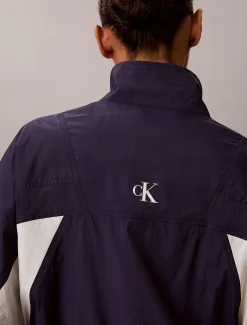 Calvin Klein Cropped Nylon-Jacke mit Design in Blockfarben^Damen JackenFrisch Eingetroffen