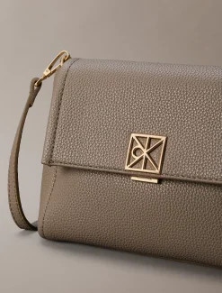 Calvin Klein Crossbody Bag mit genarbter Oberfläche^Damen Umhängetaschen|Taschen