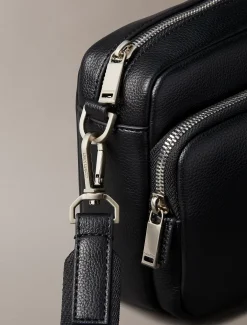 Calvin Klein Crossbody Camera Bag mit Logo aus genarbtem Leder^Herren Umhängetaschen & Schultertaschen