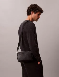 Calvin Klein Crossbody Camera Bag mit Logo aus genarbtem Leder^Herren Umhängetaschen & Schultertaschen