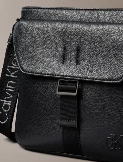 Calvin Klein Crossover-Flugtasche mit genarbtem Logo-Riemen^Herren Umhängetaschen & Schultertaschen|Taschen