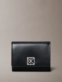 Calvin Klein Dreifach faltbares Lederportemonnaie mit Monogramm-Logo^Damen Geldbörsen & Etuis