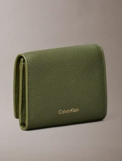 Calvin Klein Dreifach faltbares RFID-Lederportemonnaie aus Vollnarbenleder^Damen Geldbörsen & Etuis