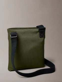 Calvin Klein Flatpack aus Nylon mit Monogramm-Logo^Herren Umhängetaschen & Schultertaschen|Taschen