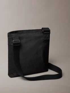 Calvin Klein Flatpack aus Nylon mit Monogramm-Logo^Herren Umhängetaschen & Schultertaschen|Taschen