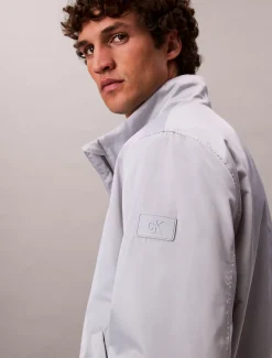 Calvin Klein Gefütterte Reißverschlussjacke mit Stehkragen^Herren JackenFrisch Eingetroffen