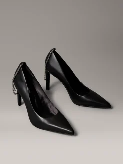 Calvin Klein Gepolsterte Stiletto-Pumps aus Leder mit Kette^Damen High Heels