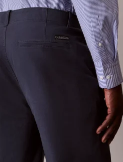 Calvin Klein Gerade geschnittene Chinohose im 90er Look^Herren Hosen & Shorts|Anzüge