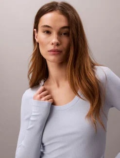 Calvin Klein Geripptes T-Shirt aus Modal mit langen Ärmeln^Damen T-shirts & Tops