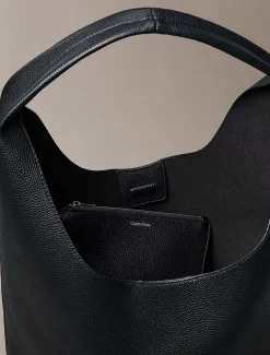 Calvin Klein Geschwungene Tasche aus Wildleder Tasche mit genarbter Oberfläche^Damen SchultertaschenFrisch Eingetroffen|Taschen