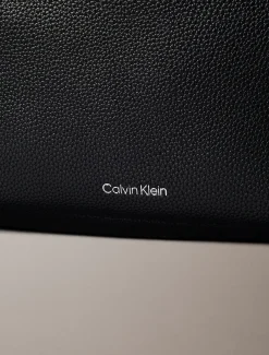 Calvin Klein Geschwungene Tasche aus Wildleder Tasche mit genarbter Oberfläche^Damen SchultertaschenFrisch Eingetroffen|Taschen