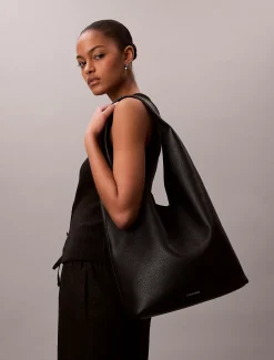 Calvin Klein Geschwungene Tasche aus Wildleder Tasche mit genarbter Oberfläche^Damen SchultertaschenFrisch Eingetroffen|Taschen