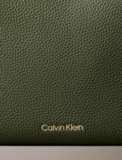 Calvin Klein Geschwungene Tasche aus Wildleder Tasche mit genarbter Oberfläche^Damen SchultertaschenFrisch Eingetroffen|Taschen