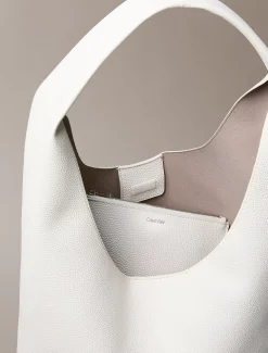 Calvin Klein Geschwungene Tasche aus Wildleder Tasche mit genarbter Oberfläche^Damen SchultertaschenFrisch Eingetroffen|Taschen