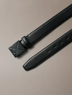 Calvin Klein Glatter Gürtel mit Emblem-Logo-Plakette^Herren Gürtel