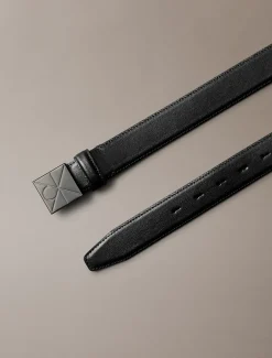 Calvin Klein Glatter Gürtel mit Emblem-Logo-Plakette^Herren Gürtel