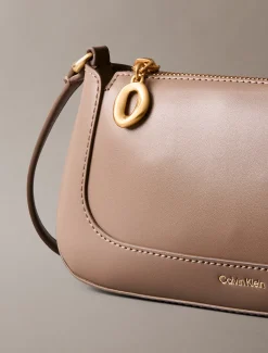 Calvin Klein Gravierte Crossbody Bag mit langem Reißverschluss^Damen Umhängetaschen|Taschen