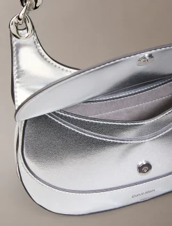 Calvin Klein Gravierte metallische Umhängetasche mit Kettenriemen^Damen SchultertaschenFrisch Eingetroffen|Taschen