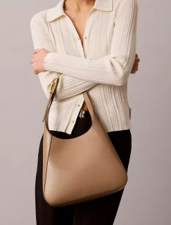 Calvin Klein Gravierte mittelgroße Umhängetasche^Damen Umhängetaschen|Taschen