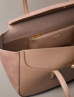 Calvin Klein Gravierte Tote Bag mit gebürsteter Klappe aus Wildleder^Damen Tote Bags|Taschen