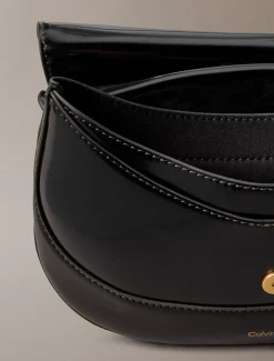 Calvin Klein Gravierte Umhängetasche mit Kettenriemen^Damen SchultertaschenFrisch Eingetroffen|Taschen