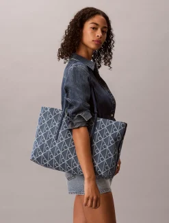 Calvin Klein Große Umhängetasche aus Denim-Jacquard mit Beutel^Damen Tote Bags|Taschen