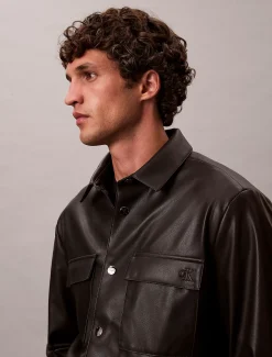 Calvin Klein Hemdjacke aus Kunstleder^Herren JackenFrisch Eingetroffen