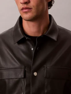 Calvin Klein Hemdjacke aus Kunstleder^Herren JackenFrisch Eingetroffen
