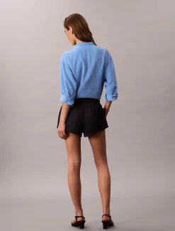 Calvin Klein Hochglanz-Mini-Shorts aus Frottee^Damen Hosen & Shorts