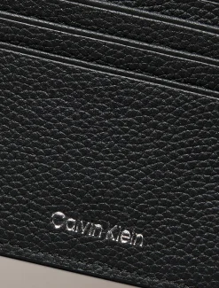 Calvin Klein Kartenetui mit geprägtem Folien-Logo^Herren Geldbörsen & Kartenetuis