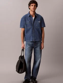 Calvin Klein Kastig geschnittenes Jeanshemd mit kurzen Ärmeln^Herren Hemden & Poloshirts